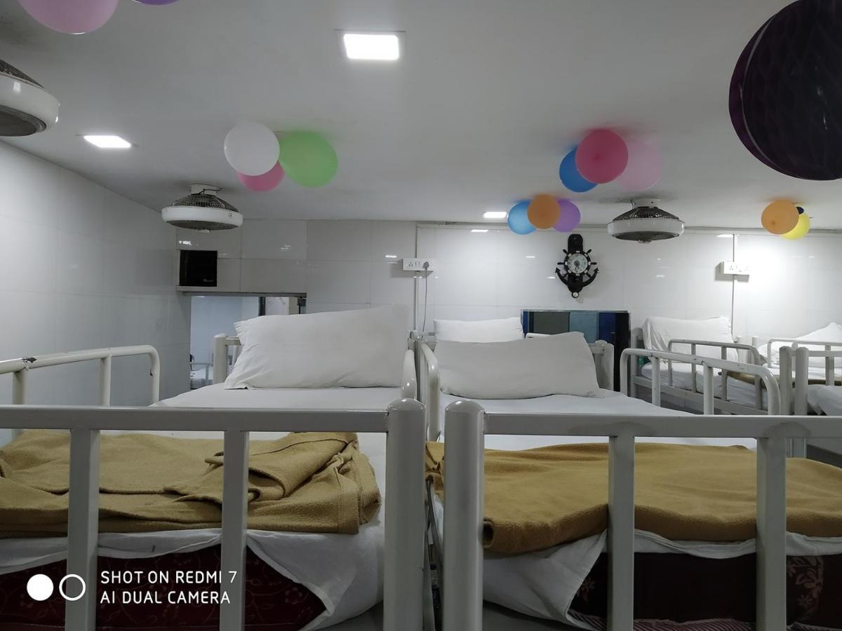 Star Dormitory Bombaim Exterior foto