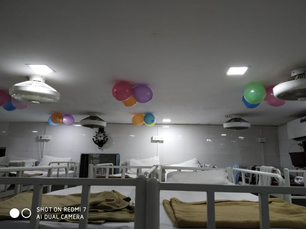 Star Dormitory Bombaim Exterior foto
